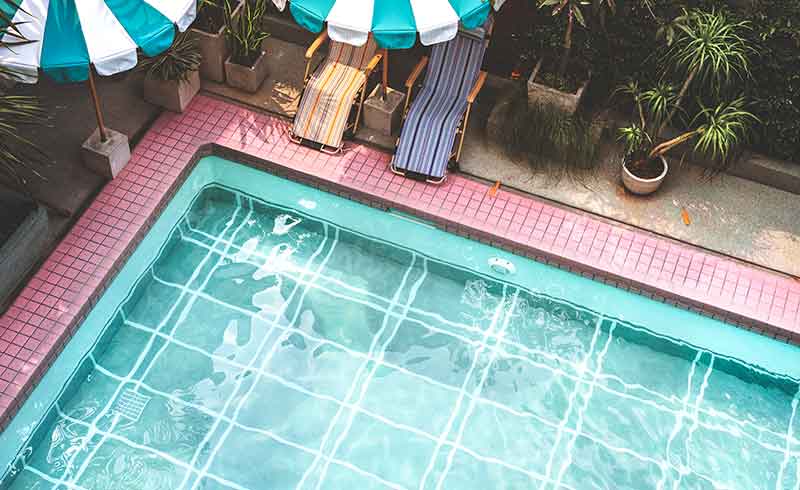 Piscine en kit installée dans un jardin Provence-Alpes-Côte d'Azur